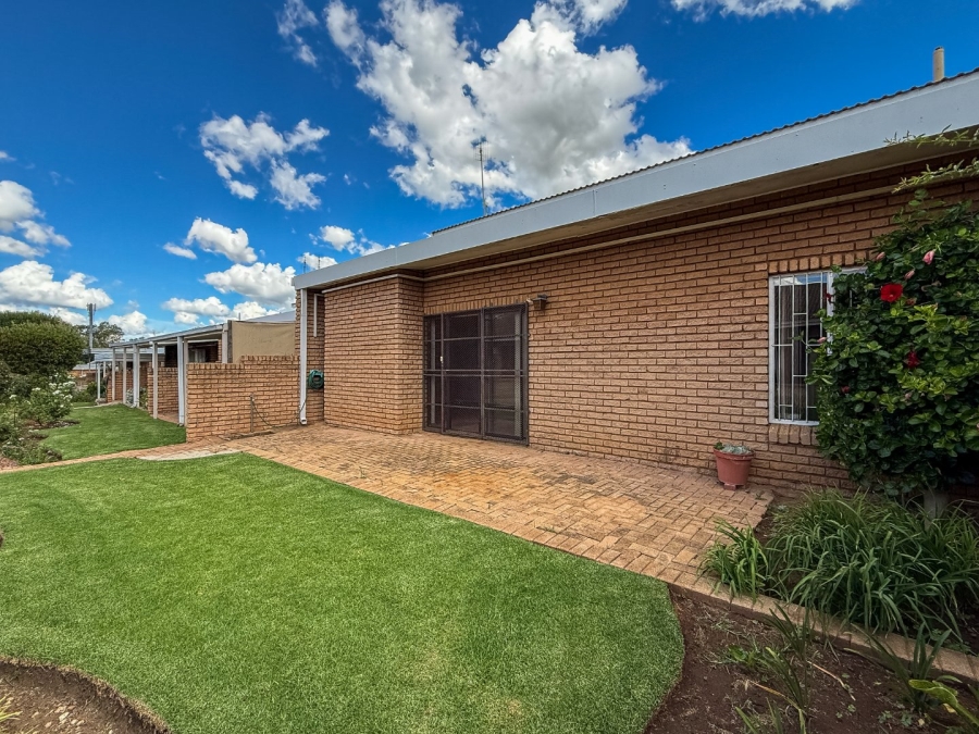 2 Bedroom Property for Sale in Oudorp North West